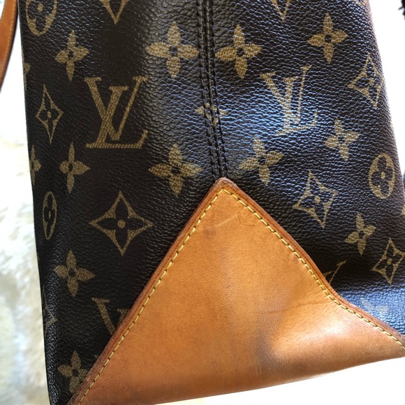 Louis Vuitton Handbag - Picture 2 of 5